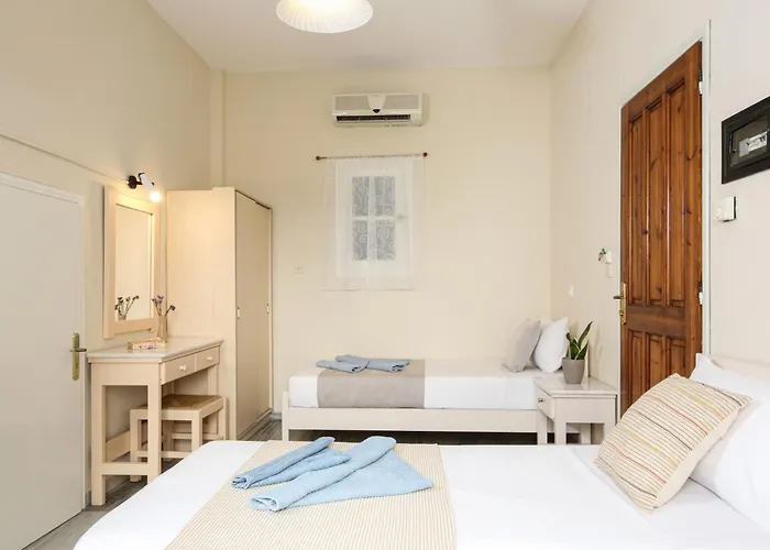 Jasmine Parikia (Paros)