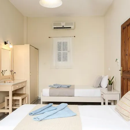 Jasmine Parikia (Paros)