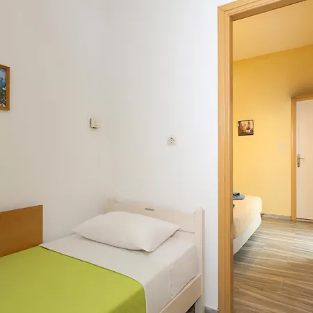 Jasmine Parikia (Paros)