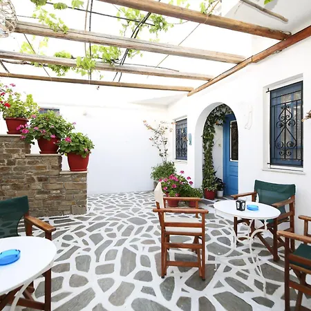 Jasmine Parikia (Paros)